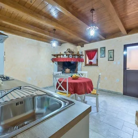 Apartment In Mit Garten, Terrasse Und Grill *