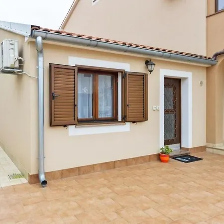 In Mit Garten, Terrasse Und Grill Apartment