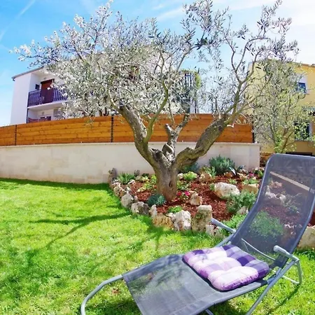 In Mit Garten, Terrasse Und Grill